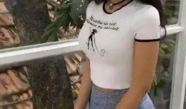 06年网红小姐姐吃瓜,06年网红小姐姐的瓜田奇遇记